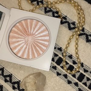 OFRA HIGHLIGHTER  in PILLOW TALK